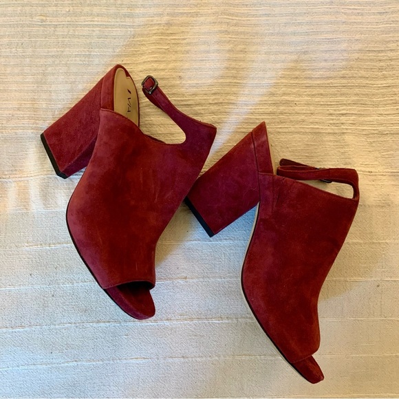 Burgundy suede heels - Picture 1 of 5